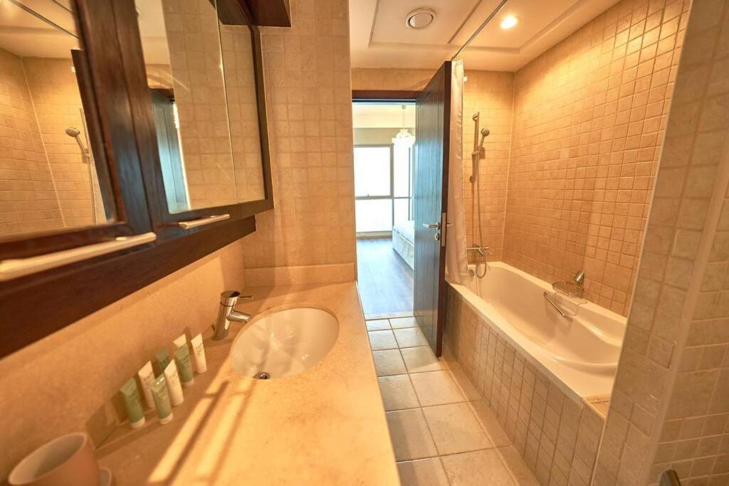 Ferienwohnung Magnificent Luxury 3Br With Amazing Burj & Fountain View Dubai Exterior foto